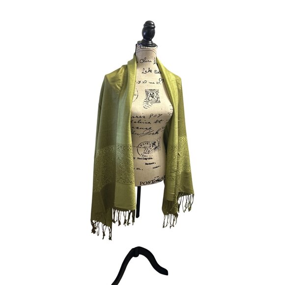 Elegant Green Jacquard Woven Scarf Wrap With Fringe Lightweight & Soft - Picture 3 of 8